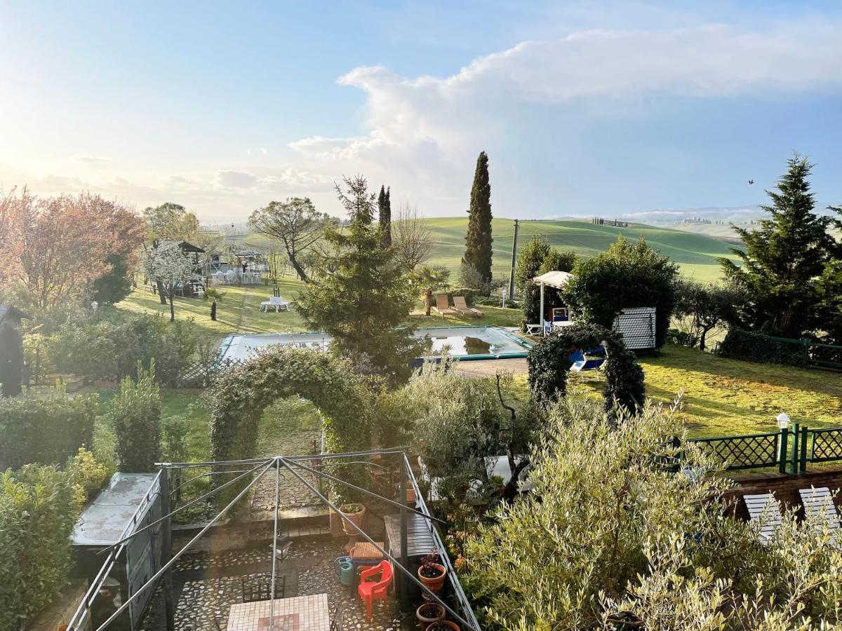 Appartamento Con Piscina E Giardino A Сиена Экстерьер фото