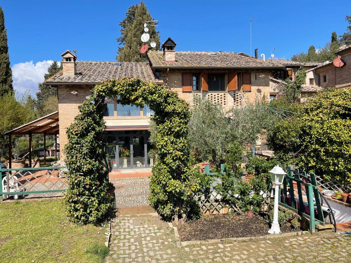 Appartamento Con Piscina E Giardino A Сиена Экстерьер фото