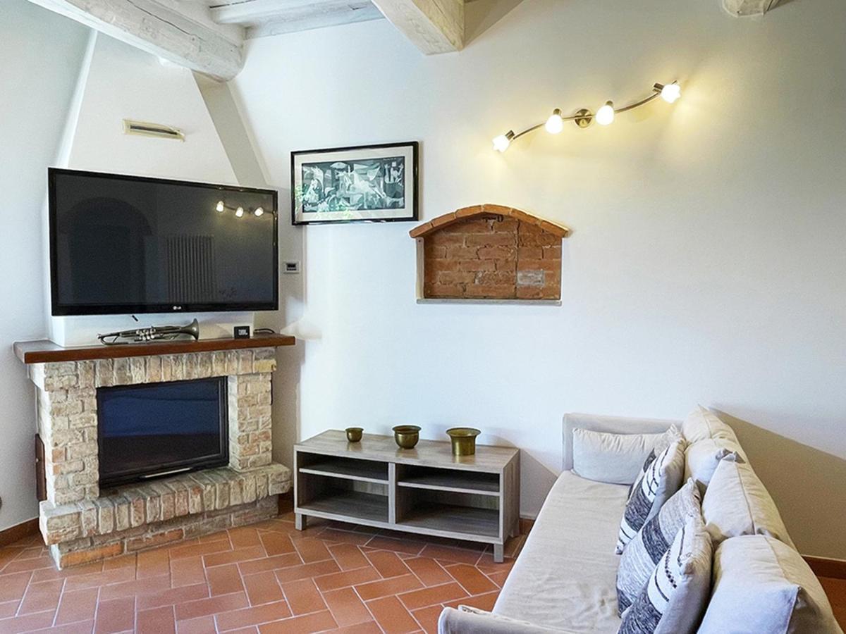 Appartamento Con Piscina E Giardino A Сиена Экстерьер фото