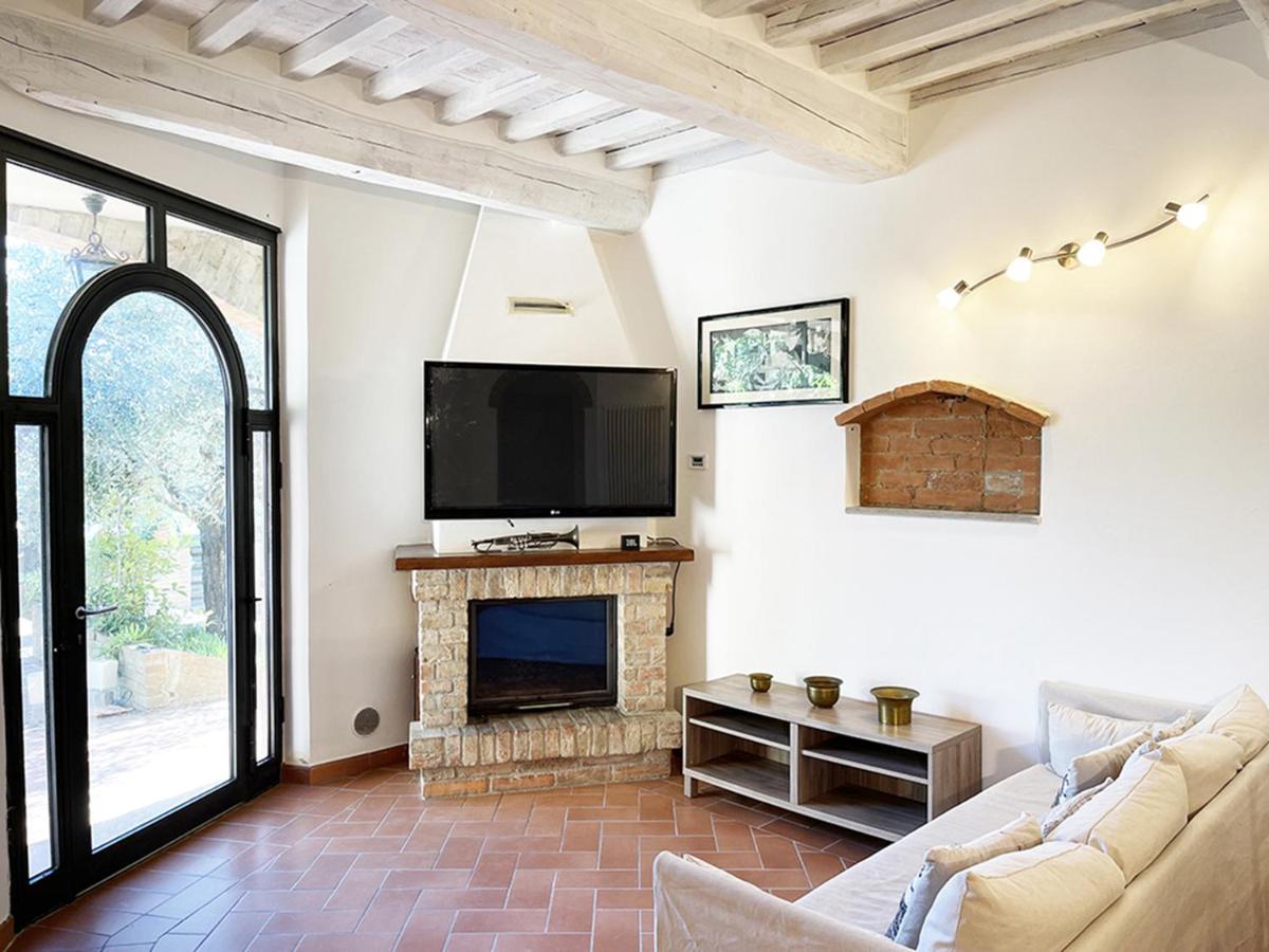 Appartamento Con Piscina E Giardino A Сиена Экстерьер фото
